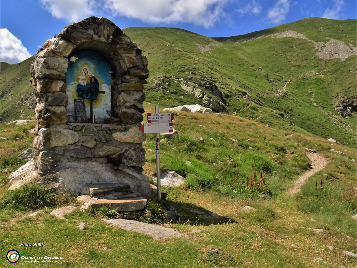 63 La bella cappelletta della Madonna al Lago Moro.JPG